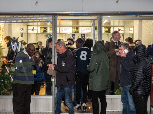 Fans eating