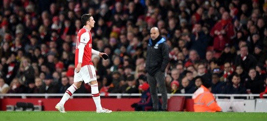Özil