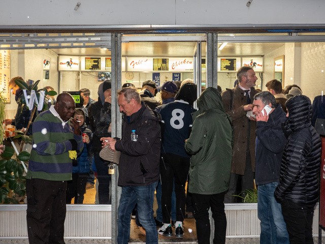 Fans eating